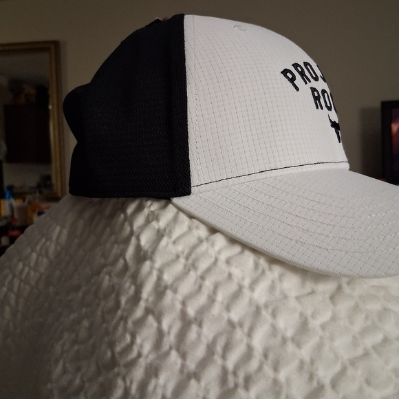Under Armour Project Rock Trucker Snapback Hat White Black Size OSFM 1369815 100 - Picture 2 of 5